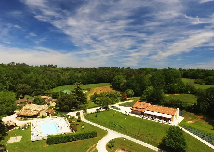 Domaine La Chatiere Mit Jacuzzi By Interhome 別荘 Gavaudun